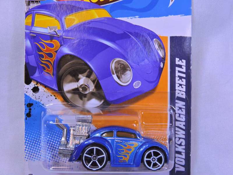 Hot Wheels Volkswagen VW BEETLE ( Light Blue ) Heat Fleet Long Card