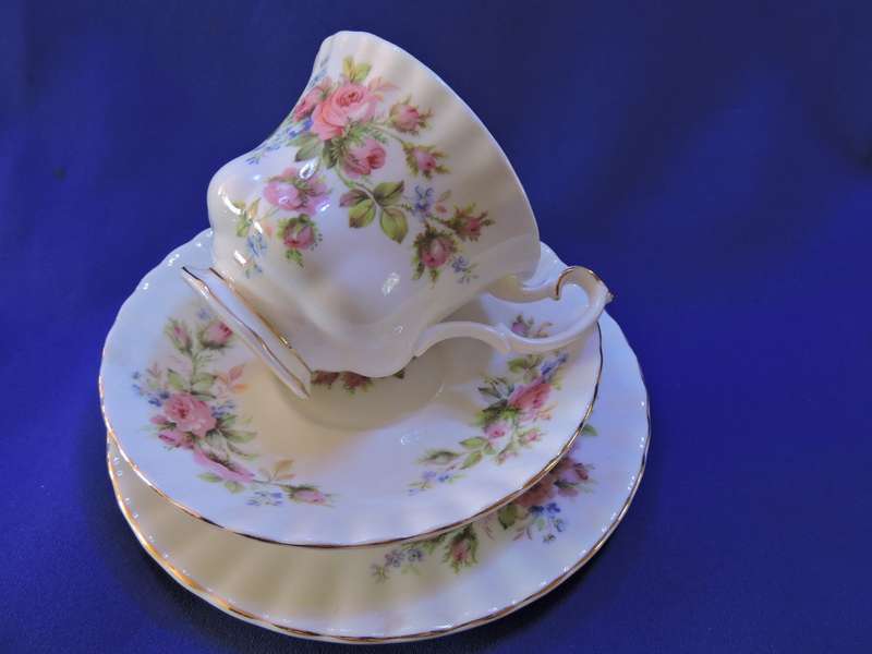 Royal Albert Trio MOSS ROSE  Fine porcelain