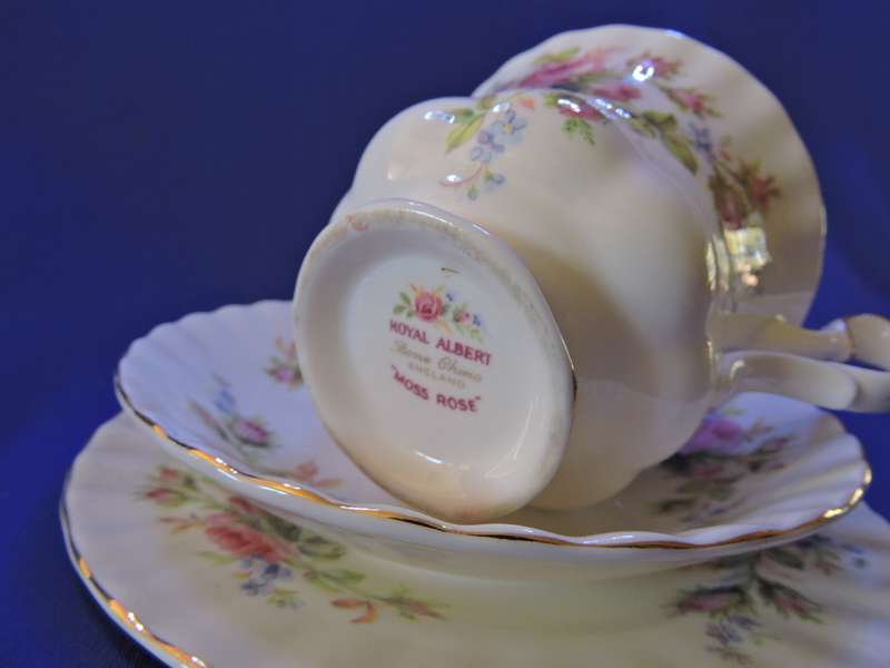 Royal Albert Trio MOSS ROSE  Fine porcelain