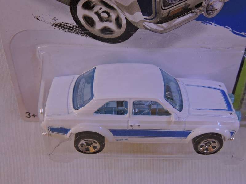 Hot Wheels  FORD Escort RS 1600 ( White blue stripe )  Long Card