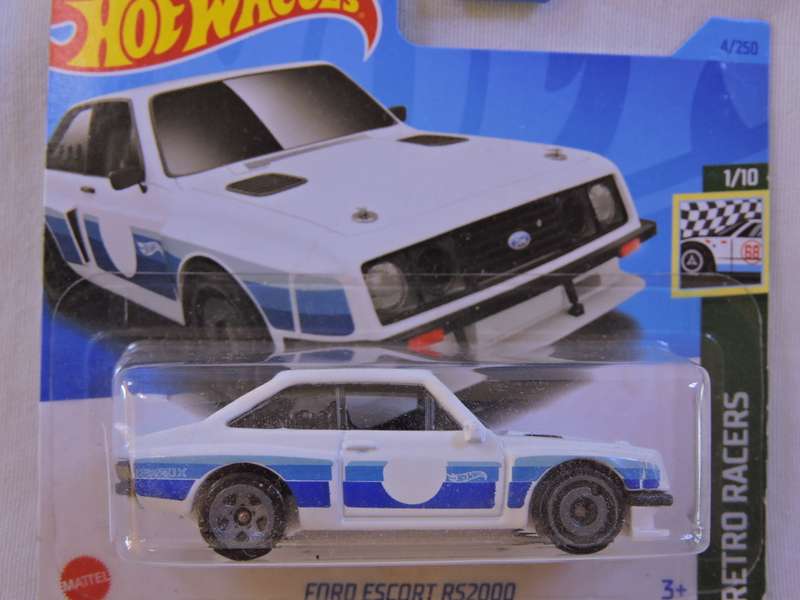 Hot Wheels  FORD Escort RS 2000 ( White dot blue stripe )