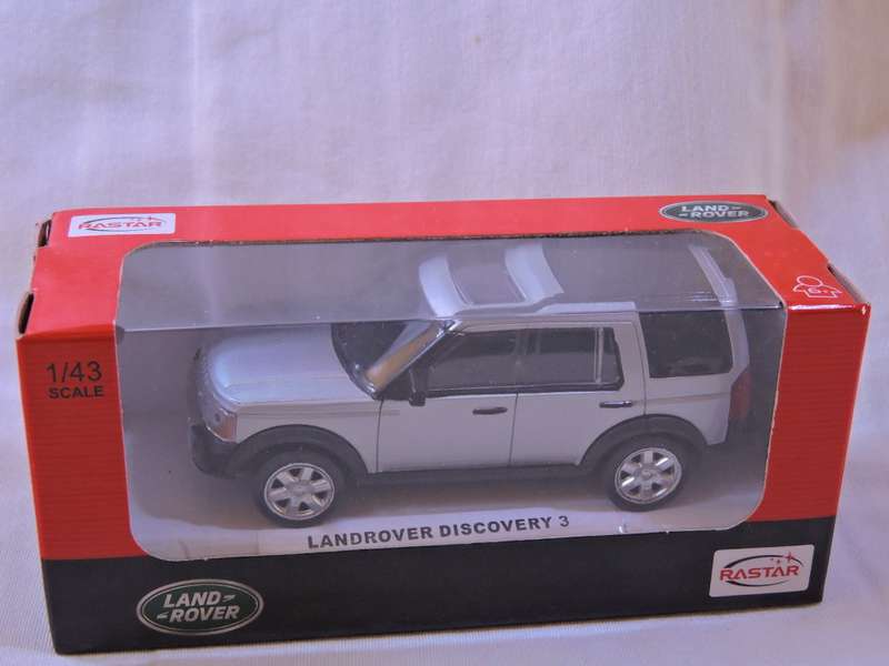 Land Rover Discovery 3 Mint in Box  Scale 1/43 ( Silver )