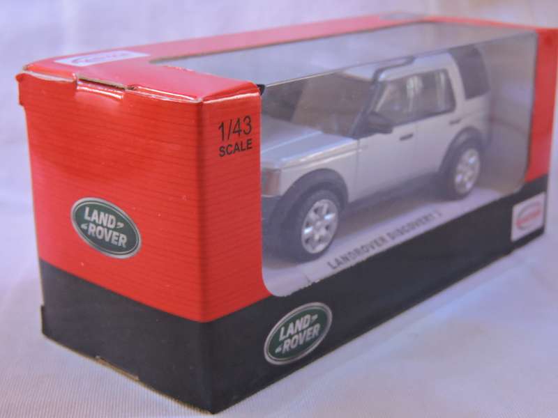 Land Rover Discovery 3 Mint in Box  Scale 1/43 ( Silver )