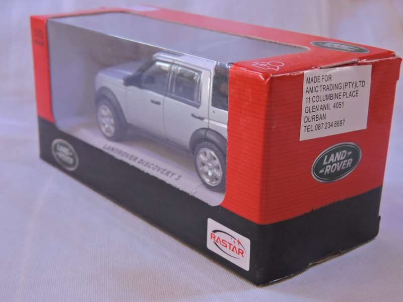 Land Rover Discovery 3 Mint in Box  Scale 1/43 ( Silver )