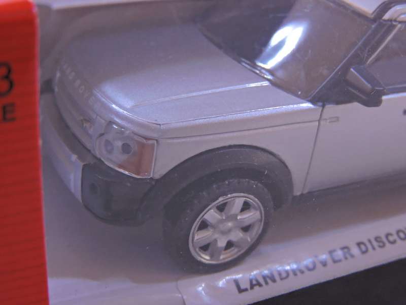 Land Rover Discovery 3 Mint in Box  Scale 1/43 ( Silver )