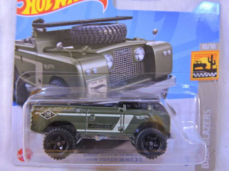 Hot Wheels Land Rover Series 11 ( Green with Surf Board )