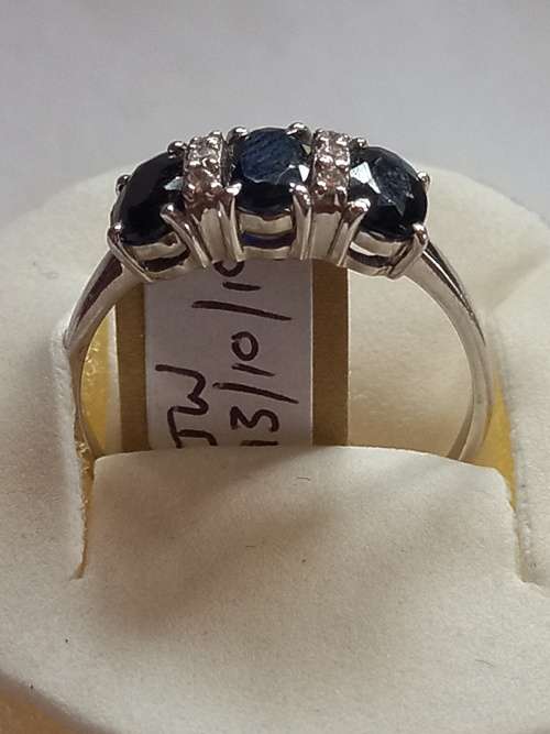 Silver ring with Sapphires
