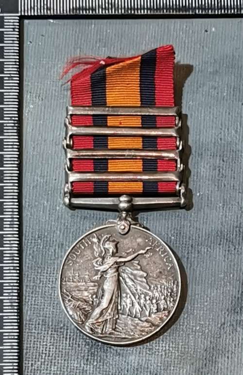 QUEENS SOUTH AFRICA MEDAL WITH PAARDEBERG BATTLE BAR