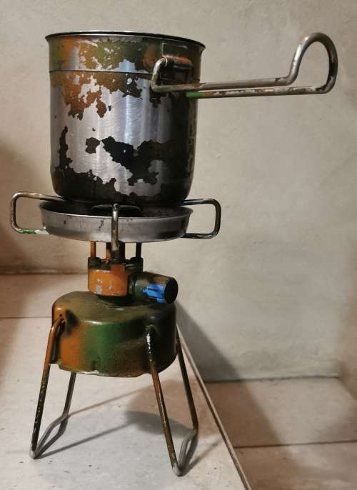 RECCE USED BUNSEN COOKER AND POT.