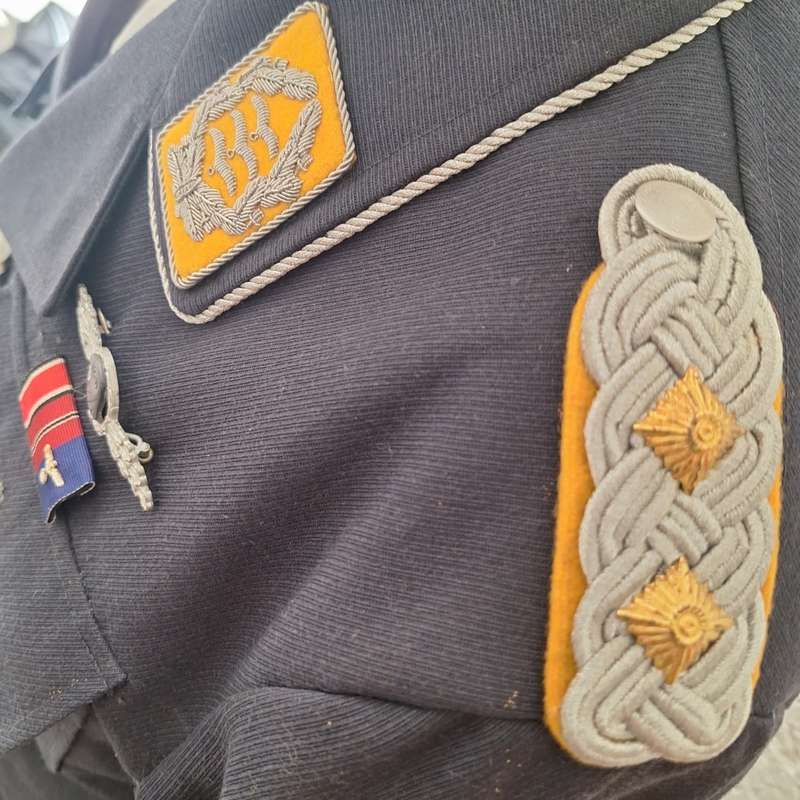 GERMAN REENACTOR/MOVIE COPY  AIR FORCE PILOT OFFICERS UNIFORM WITH AWARDS