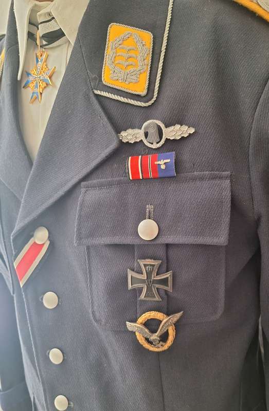 GERMAN REENACTOR/MOVIE COPY  AIR FORCE PILOT OFFICERS UNIFORM WITH AWARDS