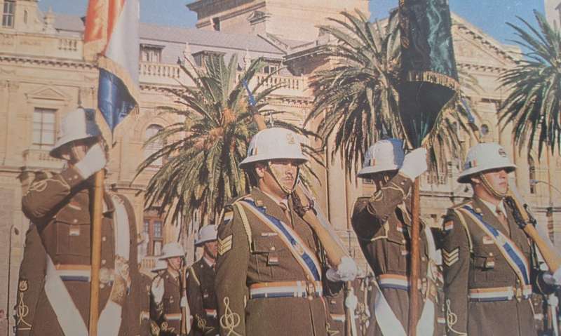 SADF STATE PRESIDENTS GUARD PITH HELMET