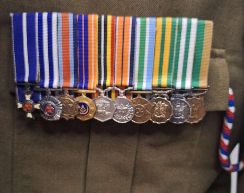 SADF W.O. NAMED TUNIC ,MINIATURE MEDALS AND PHOTO OF SOLDIER LOT