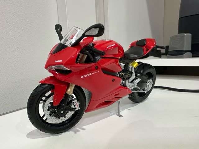 Maisto 1/18 Die-Cast Motorbikes