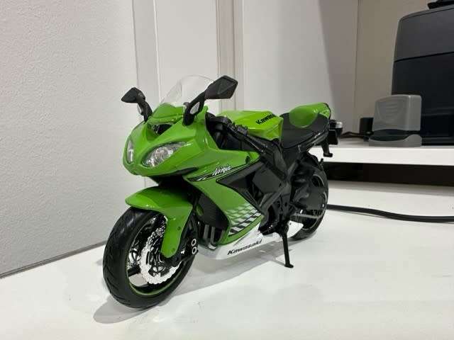 Maisto 1/18 Die-Cast Motorbikes