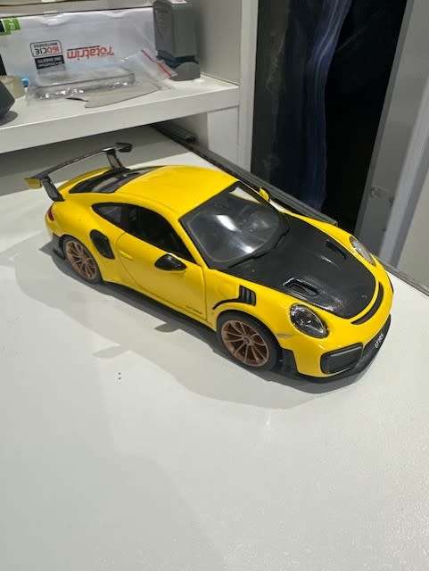 Maisto 1:24 2018 Porsche 911 GT2 RS