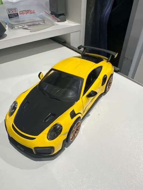 Maisto 1:24 2018 Porsche 911 GT2 RS