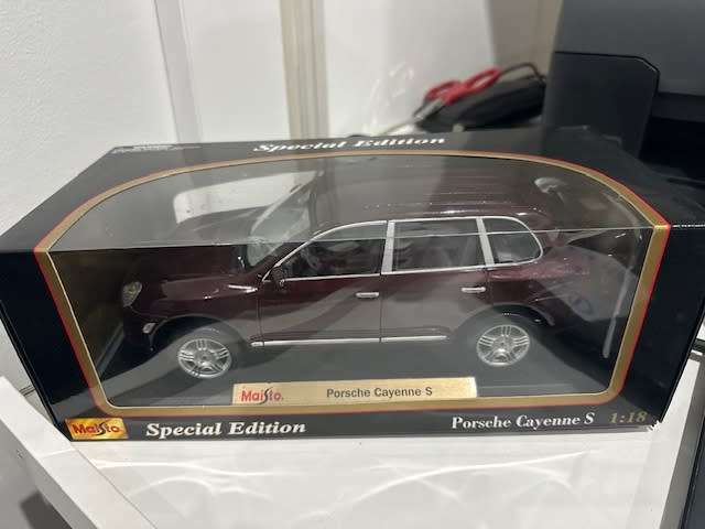 Maisto Porsche Cayenne S 1:18
