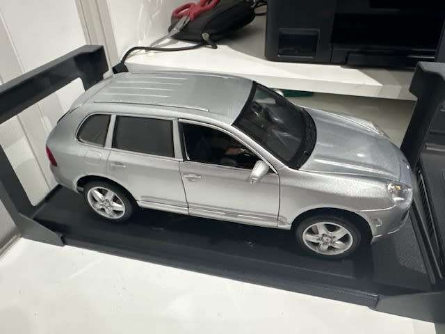 Maisto Porsche Cayenne Turbo 1:18