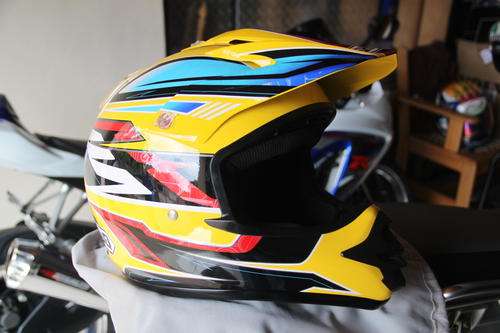 BRAND NEW SHOEI V-MOTO HELMET