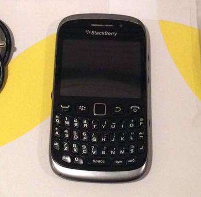 Blackberry Curve 9320 cellphone plus charger earphones original box and manual