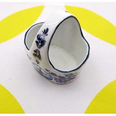 Oude Molen Fabriek B.V. Delft porcelain basket Holland (BLUE AND WHITE)