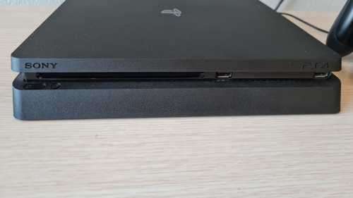 SONY Playstation 4 SLIM 1TB + 5 Games + 4 Controllers + 2 Dual Charging Docks.
