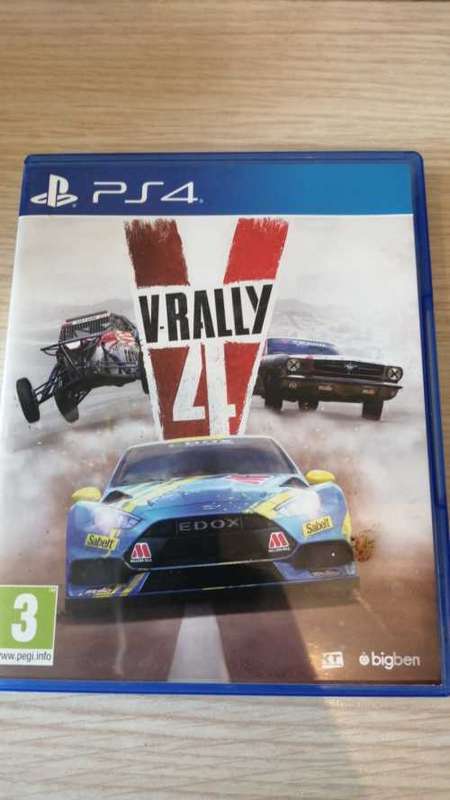 SONY Playstation 4 SLIM 1TB + 5 Games + 4 Controllers + 2 Dual Charging Docks.