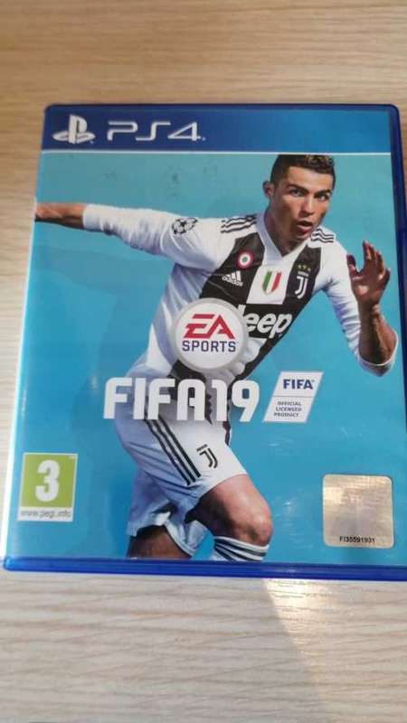 SONY Playstation 4 SLIM 1TB + 5 Games + 4 Controllers + 2 Dual Charging Docks.