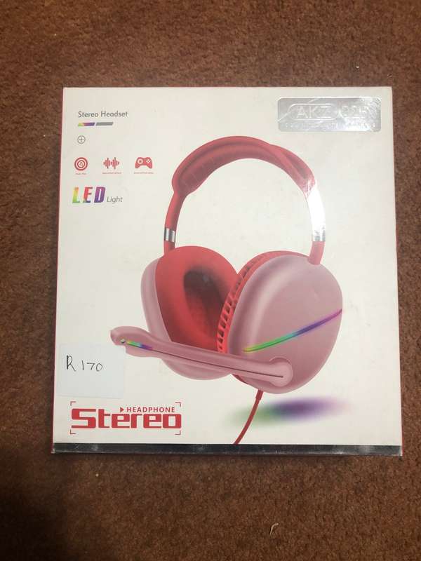 Pack of Six Headphones