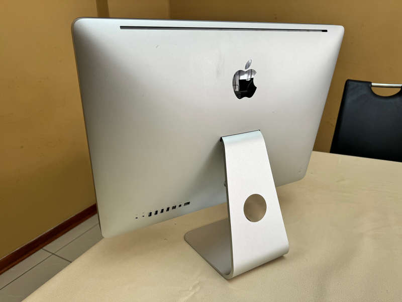 iMac (21.5-inch, Late 2009) 3.06GHz Intel Core 2 Duo processor - 2GB Ram & 500GB SATA Disk