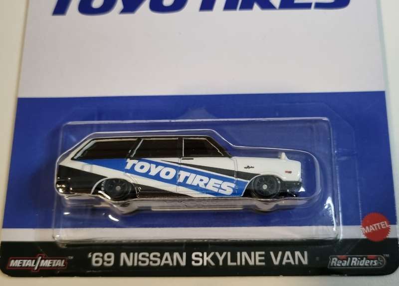Hot Wheels Premium 69 Nissan Skyline Van Toyo Tires