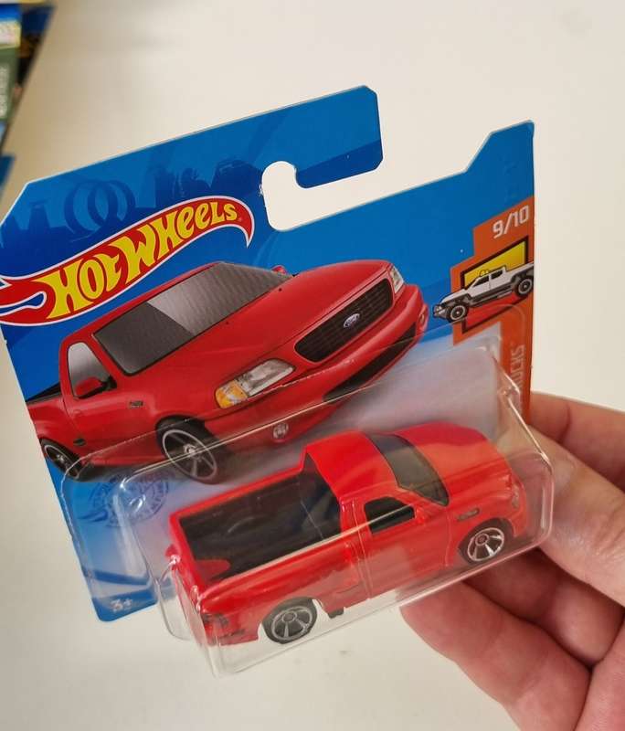 Hot Wheels 99 Ford F-150 SVT Lightning