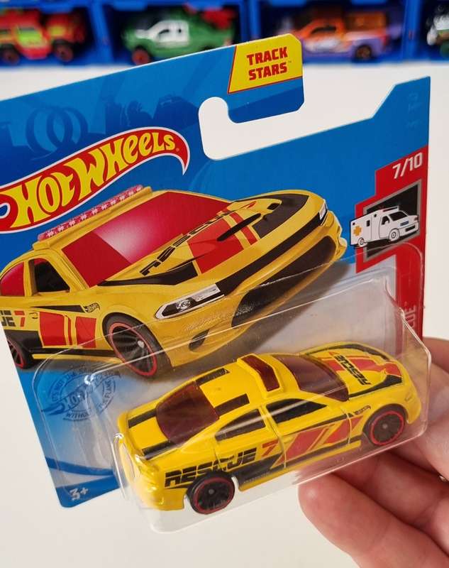 Hot Wheels 15 Dodge Charger SRT