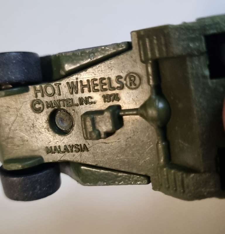 Hot Wheels Vintage 1981 Camouflage Military Green Gun Bucker Army
