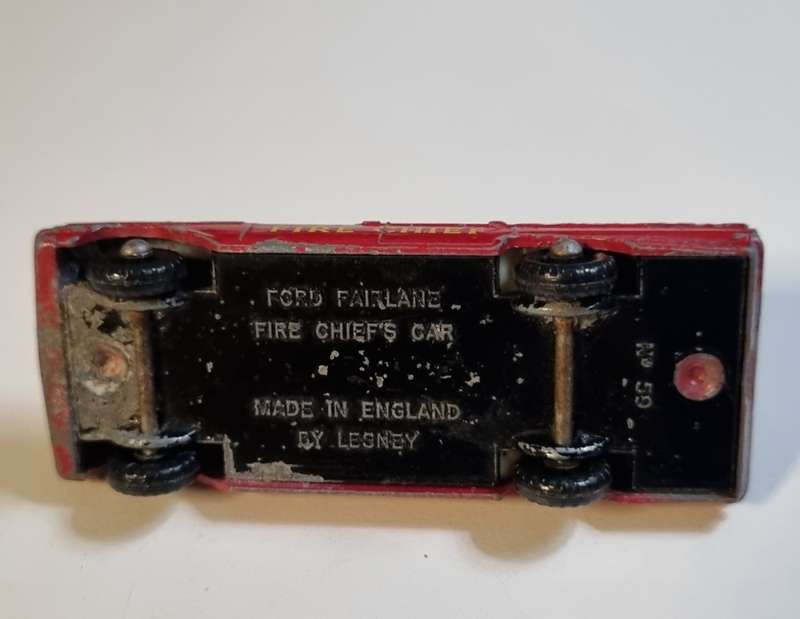 Matchbox Lesney 59B FORD FAIRLANE FIRE CHIEF'S CAR