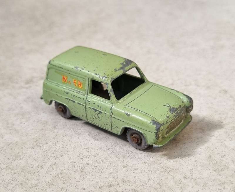 Matchbox Lesney 9A Ford Thames Van (Singer)