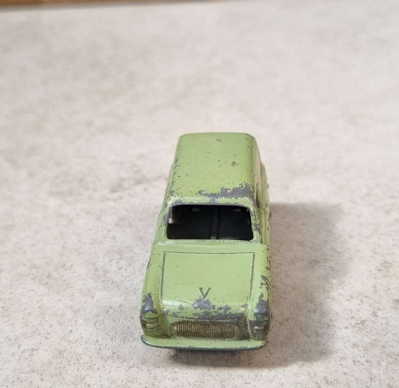Matchbox Lesney 9A Ford Thames Van (Singer)