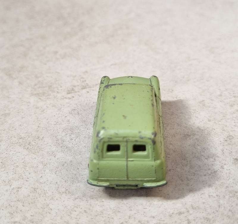 Matchbox Lesney 9A Ford Thames Van (Singer)