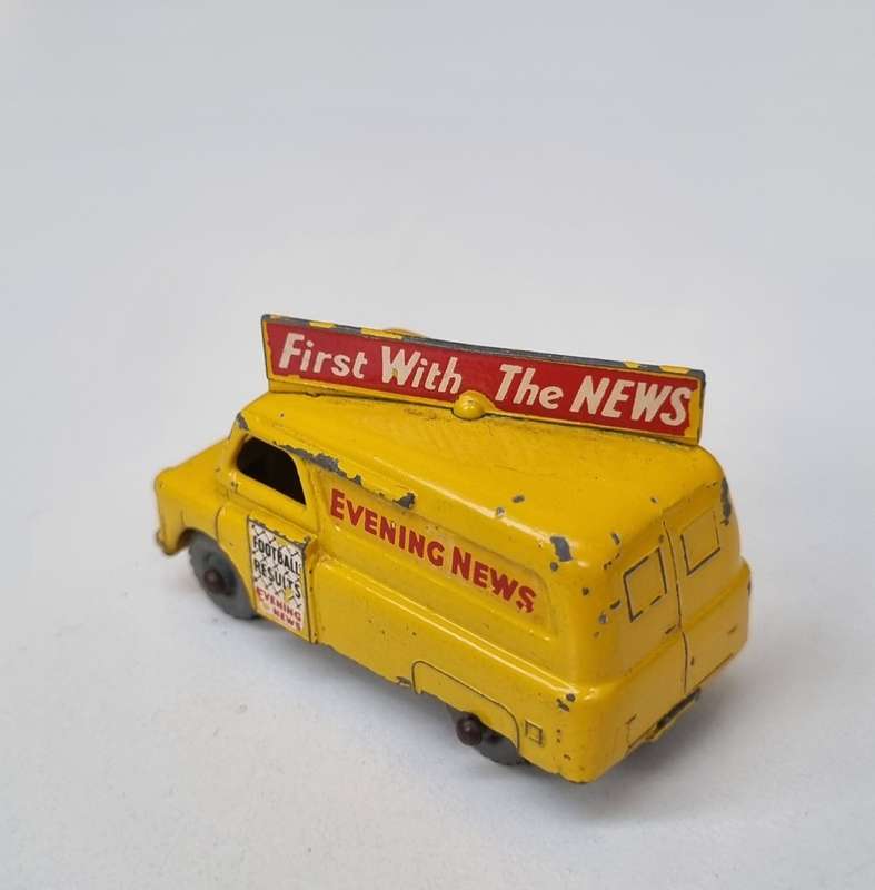 Matchbox Lesney 42A Evening News Van