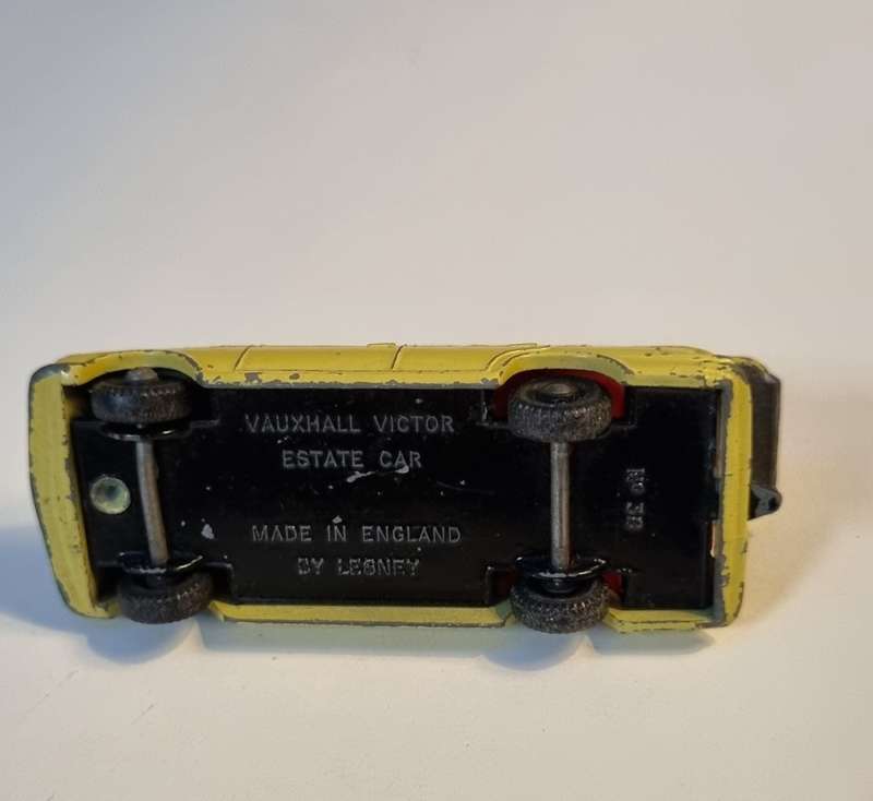 Matchbox Lesney 38B Vauxhall Victor Estate Car