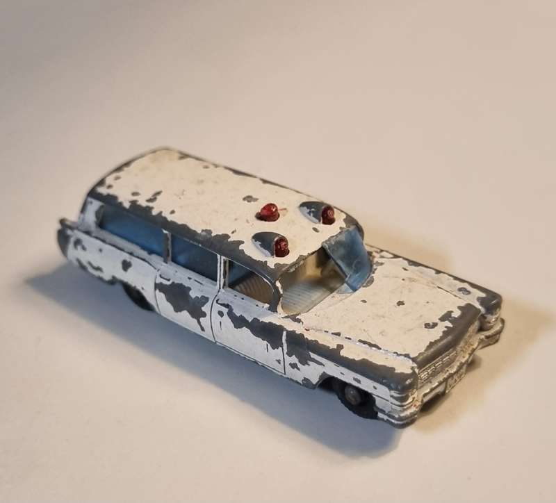 Matchbox Lesney 54B S&S Cadillac Ambulance