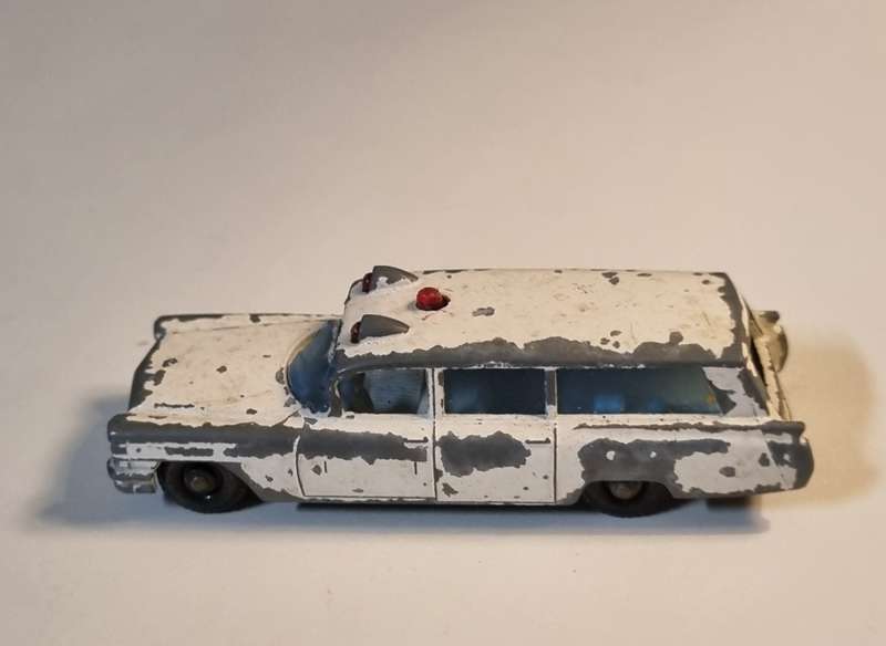 Matchbox Lesney 54B S&S Cadillac Ambulance