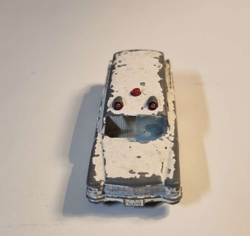 Matchbox Lesney 54B S&S Cadillac Ambulance
