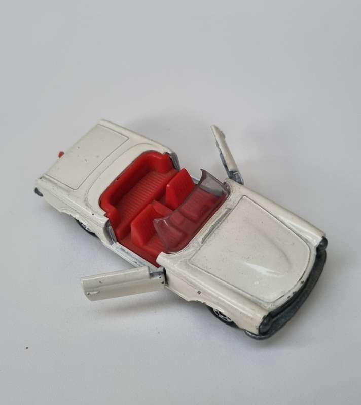 Matchbox Lesney 27D Mercedes 230 SL