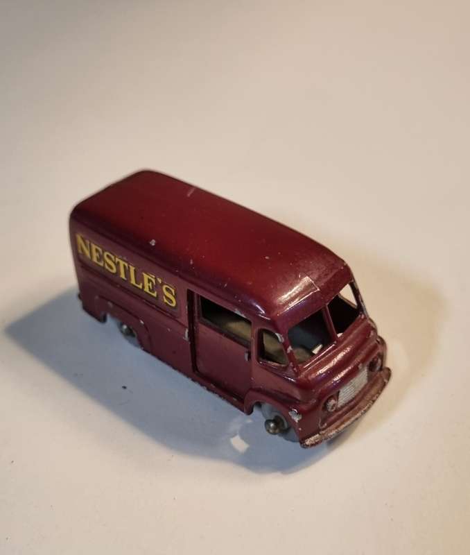 Matchbox Lesney 69A Commer Van