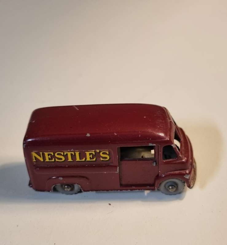 Matchbox Lesney 69A Commer Van