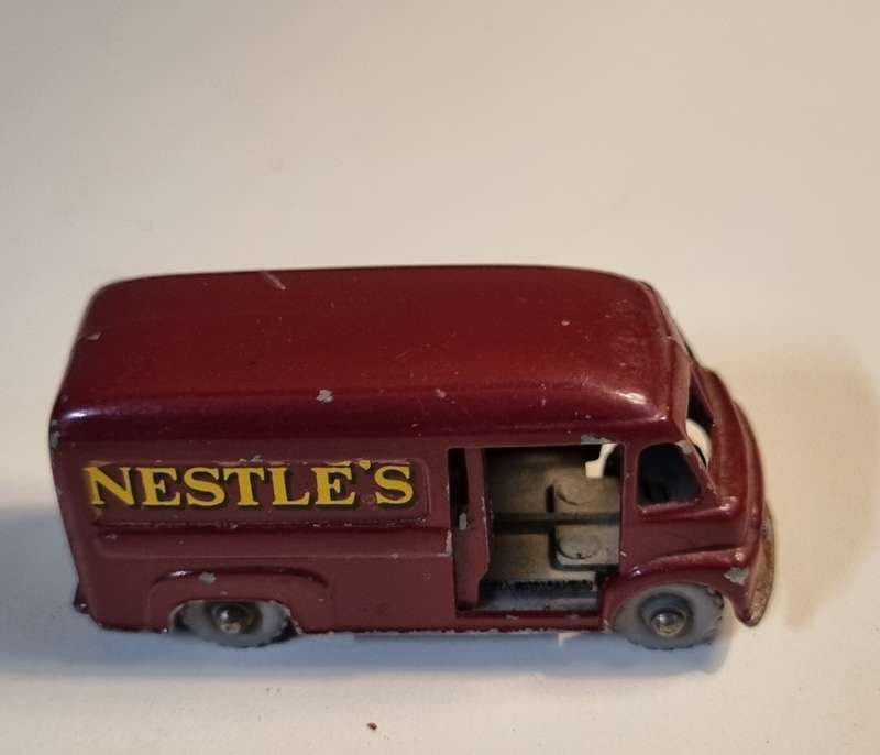 Matchbox Lesney 69A Commer Van