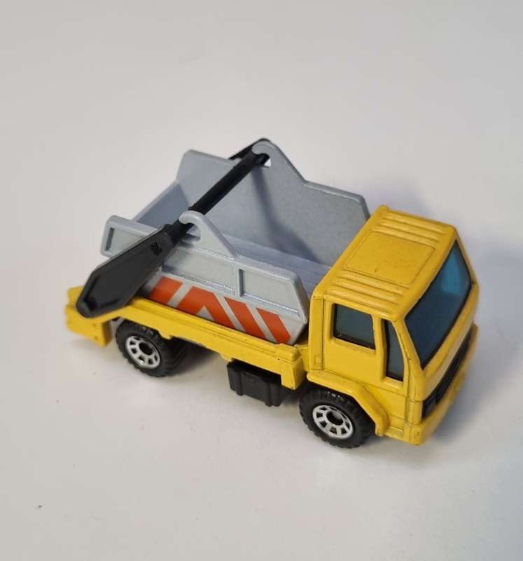 Matchbox Ford Cargo Skip Truck