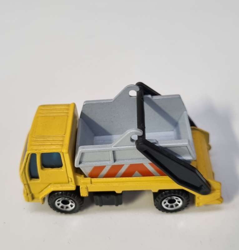 Matchbox Ford Cargo Skip Truck